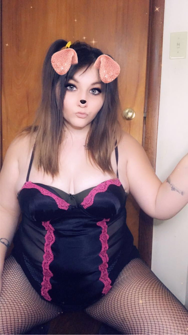 Photo by Kehlanimalene with the username @lisbycrews, who is a star user,  November 11, 2020 at 11:29 PM. The post is about the topic BBW and Chubby and the text says 'Kinky, curvy, nerdy, dirty ✅

Squirting, lactating, messy little MILF 😜

Cum with me 💦 for only 9.74'