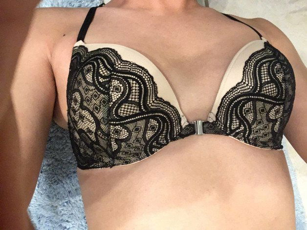 Photo by AsianBabeBritt with the username @AsianBabeBritt, who is a verified user,  July 11, 2021 at 7:00 PM and the text says 'Waiting for you #amateur #AsianBabeBritt #bra'