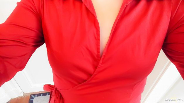 Photo by Enfjandinfp.com with the username @Enfjandinfp, who is a star user,  January 31, 2021 at 9:56 AM and the text says 'What do you think will you find behind this #sweet and #sexy #red #silk when you "#unwrap" it ? 😘

Want to see more ?👉🏼  http://onlyfans.com/enfjandinfp

Waiting for you 😍'