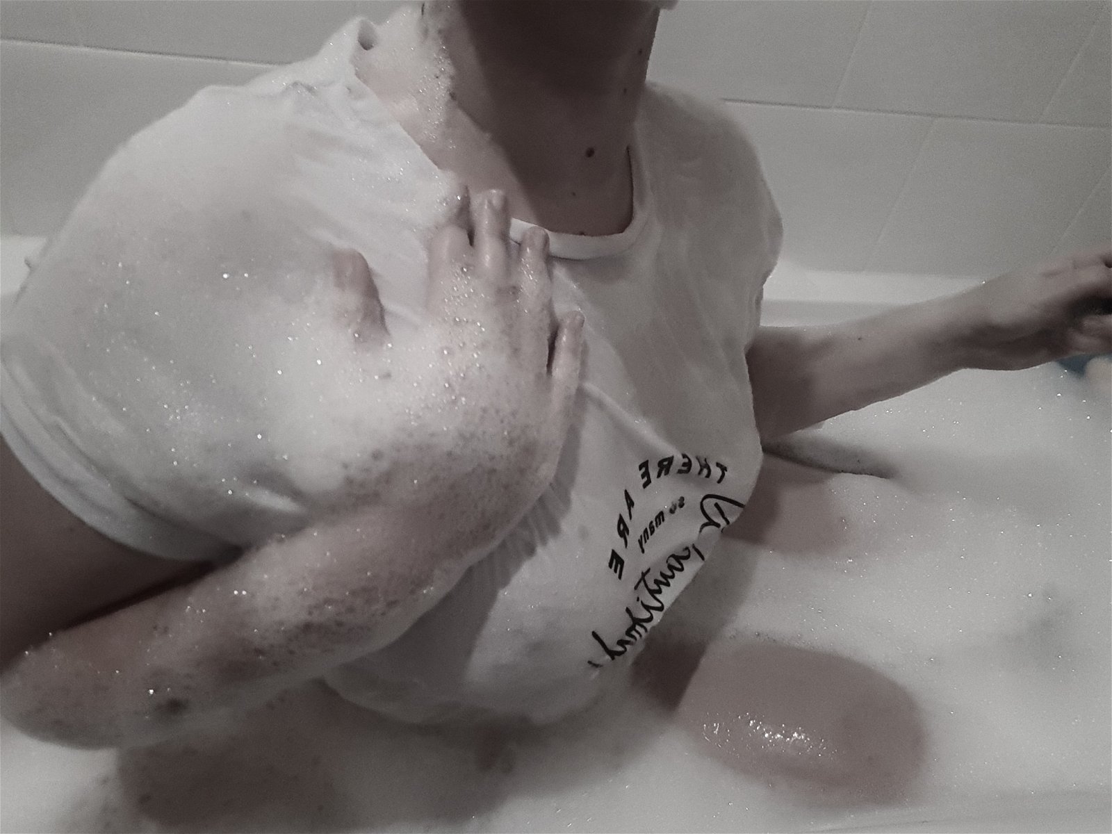 Photo by thequeenofdarkness with the username @thequeenofdarkness, who is a star user,  January 9, 2021 at 4:23 AM and the text says 'who dosnt love a wet top 




#wettop #whitewettop #bath #bubblebath #bathtime #wetbody #sexybabe #girlinthebath #sexybathgirl #wettopchallange #onlyfansbabe #onlyfansgirl #hotbath #hotbabe #allwet'