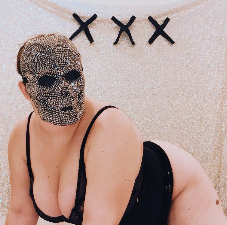 Photo by Ur ChubBi Sex Queen with the username @urchubbisxqueen, who is a star user,  November 21, 2020 at 5:17 PM. The post is about the topic Amateurs and the text says 'Had some fun with my new mask 🖤👸🏻🖤 Sub to my OF if you want the lingerie to be taken off!!'