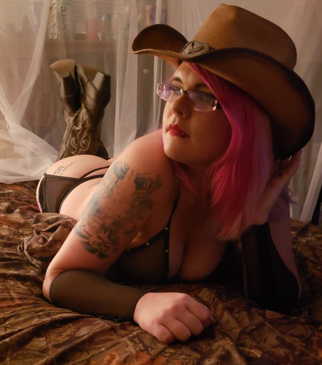 Photo by Fenrir with the username @thor2347, who is a verified user,  August 15, 2021 at 4:31 AM. The post is about the topic Minnesota bulls and hotwives and the text says 'she decided to go a bit more country tonight'