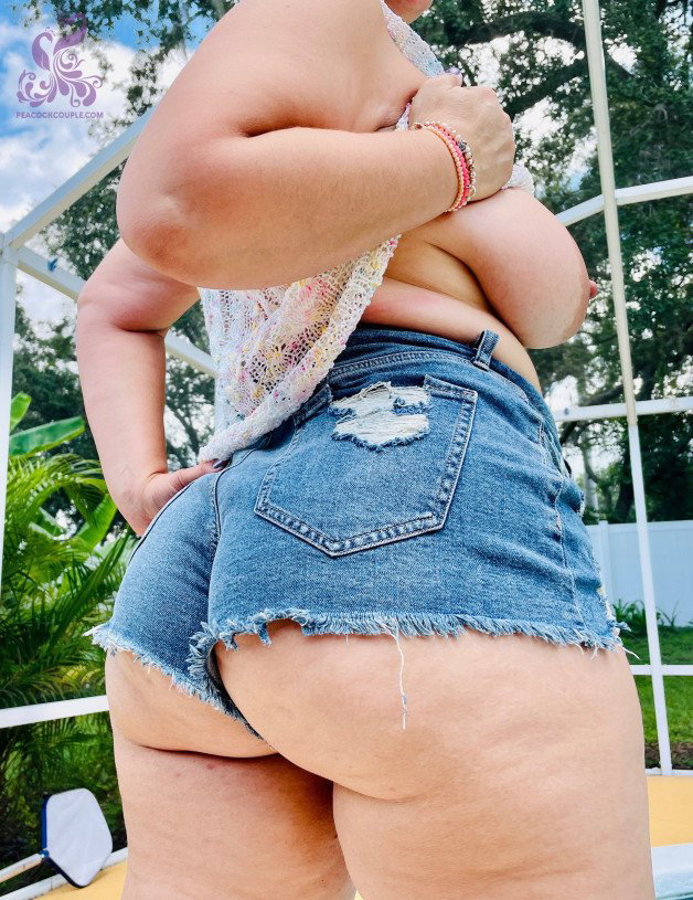 Watch the Photo by PeacockCouple with the username @PeacockCouple, who is a star user, posted on July 6, 2022. The post is about the topic Sexy BBWs. and the text says '😎'