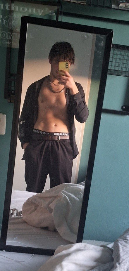 Album by Sinner's sanctuary with the username @HornyTony2001,  January 26, 2024 at 4:08 PM. The post is about the topic College and the text says 'how do i look?'