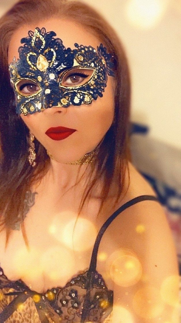 Photo by Alison Allen with the username @AlisonAuraAllen, who is a star user,  January 26, 2021 at 2:02 AM. The post is about the topic Amateurs and the text says 'Where can a model/performer meet others to perform with on cam? Ladies...
#milf #cammodel #chaturbate #streammates #camsoda #pornhub #pornhubnetworks'