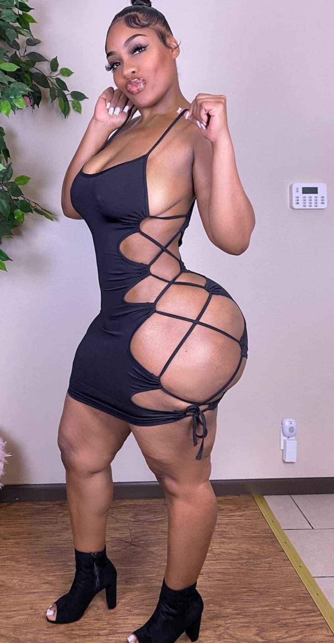 Album by Bacon923 with the username @Bacon923,  June 22, 2022 at 8:40 PM. The post is about the topic Ebony Excellence and the text says 'Ebony Delight Pt3
Comments Welcome'