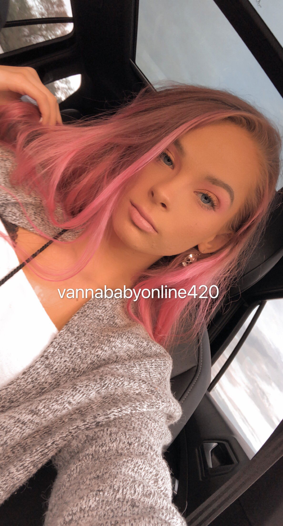 Photo by vannababyonline with the username @vannababyonline,  December 8, 2020 at 4:02 AM