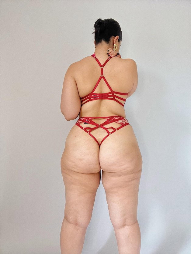 Photo by Jill Sanchez with the username @texasgf, who is a verified user,  February 5, 2024 at 11:05 AM. The post is about the topic AssWednesday and the text says '#thick #curvy #thicklegs #thickthighs  #ass #sexyass #moroccanzina #zinahadid'