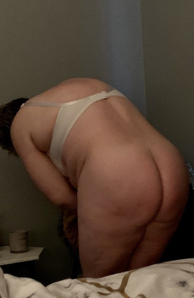 Photo by Games2020 with the username @Games2020,  April 4, 2022 at 6:32 AM. The post is about the topic MILF and the text says '#MILF #Ass
A hot ass that needs some attention'
