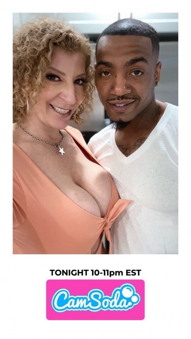 Photo by sarajayxxx with the username @sarajayxxx, who is a star user,  January 23, 2021 at 10:32 PM. The post is about the topic sara jay and the text says 'Dont 🚨miss my show tonight with Maze on Camsoda tonight 10-11 💻💦'