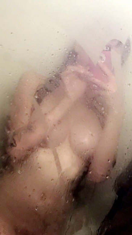 Photo by KylieMaria with the username @KylieMaria,  December 8, 2020 at 9:34 AM. The post is about the topic Showering and the text says 'Good morning 😘'