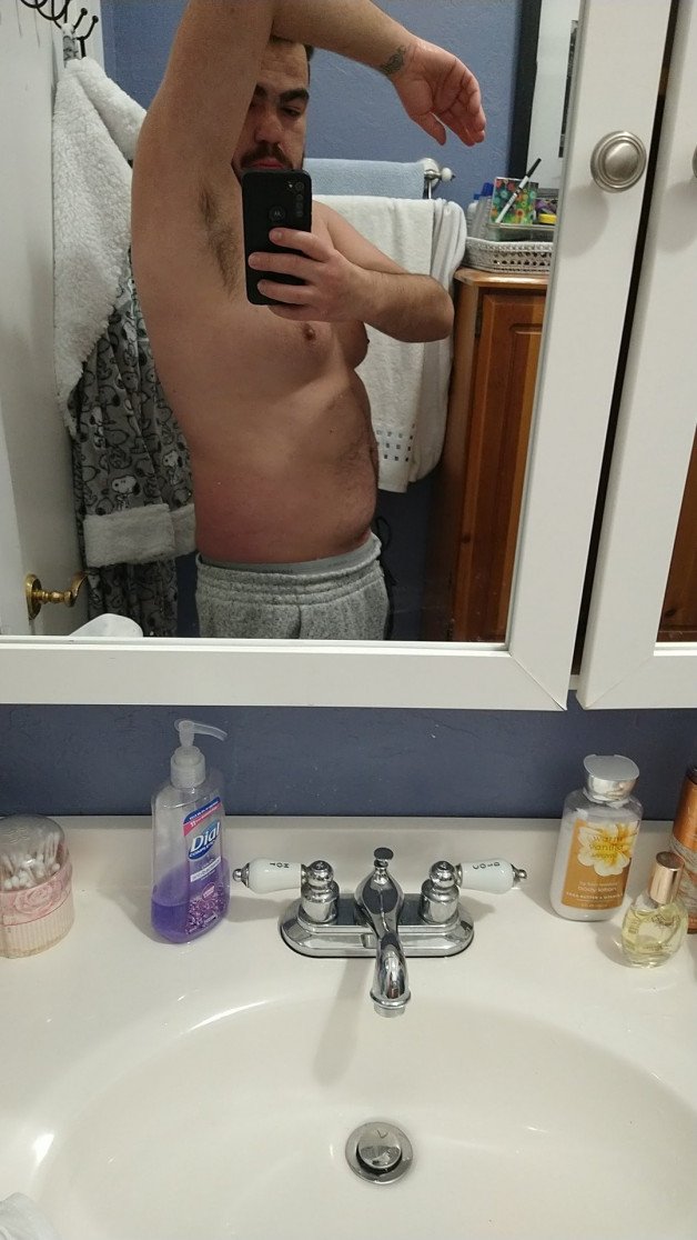 Photo by Bunguy1 with the username @Bunguy1,  March 25, 2021 at 11:07 AM and the text says 'just got that dad bod lol'