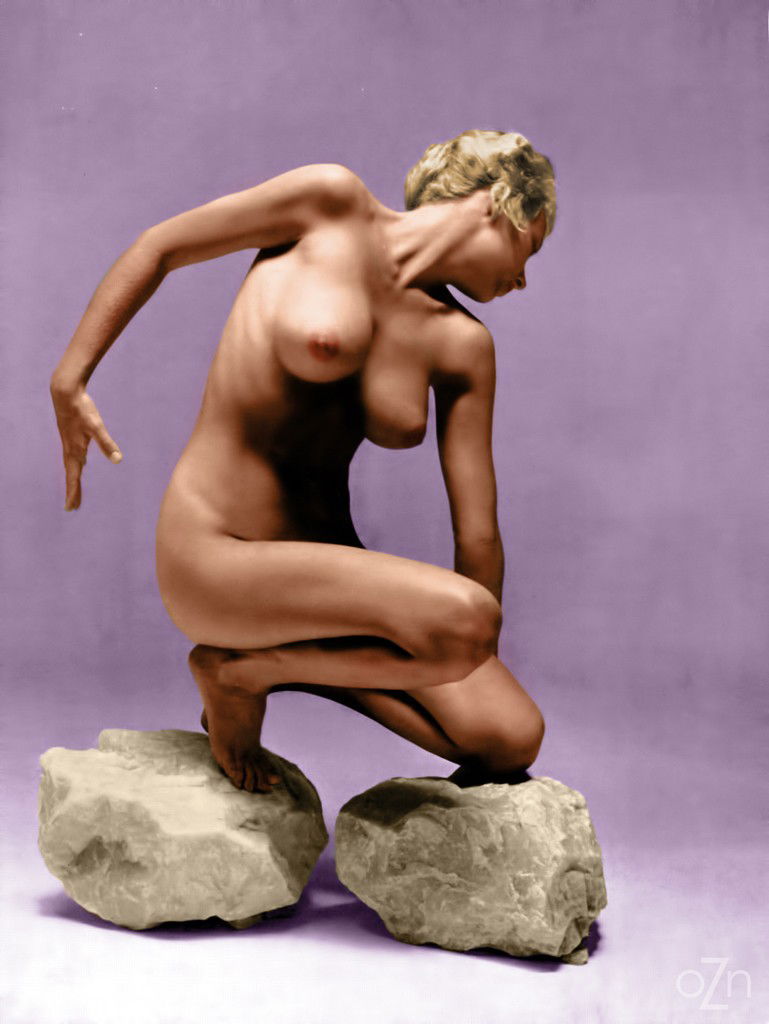 Photo by oZn with the username @oldiznew,  June 19, 2019 at 10:28 PM and the text says 'Vintage pinup nude in the studio, photography by Andre de Dienes.

http://oldiznew.com/imgDetail.asp?cID=540'