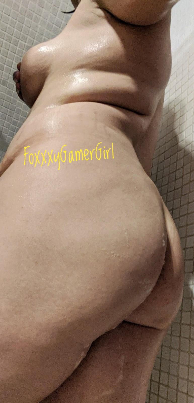 Photo by FoxxxyGamerGirl with the username @FoxxxyGamerGirl, who is a verified user,  December 19, 2020 at 11:55 PM. The post is about the topic MILF and the text says 'Wash my back? #foxxxygamergirl'