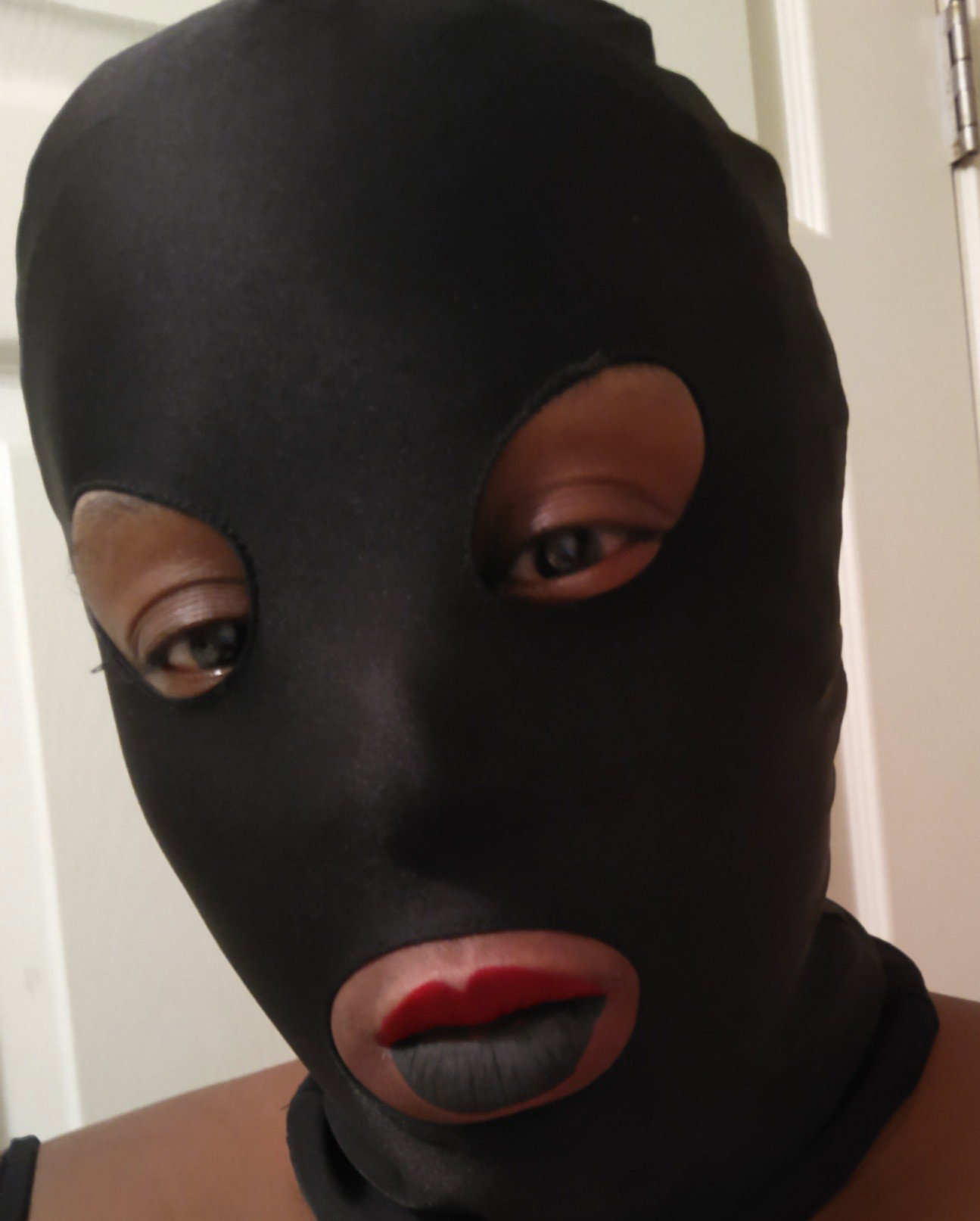 Photo by Throatgoddess with the username @Throatgoddess, who is a verified user,  December 20, 2020 at 5:43 AM and the text says 'Daddy loves loves when I put the mask on 💯'