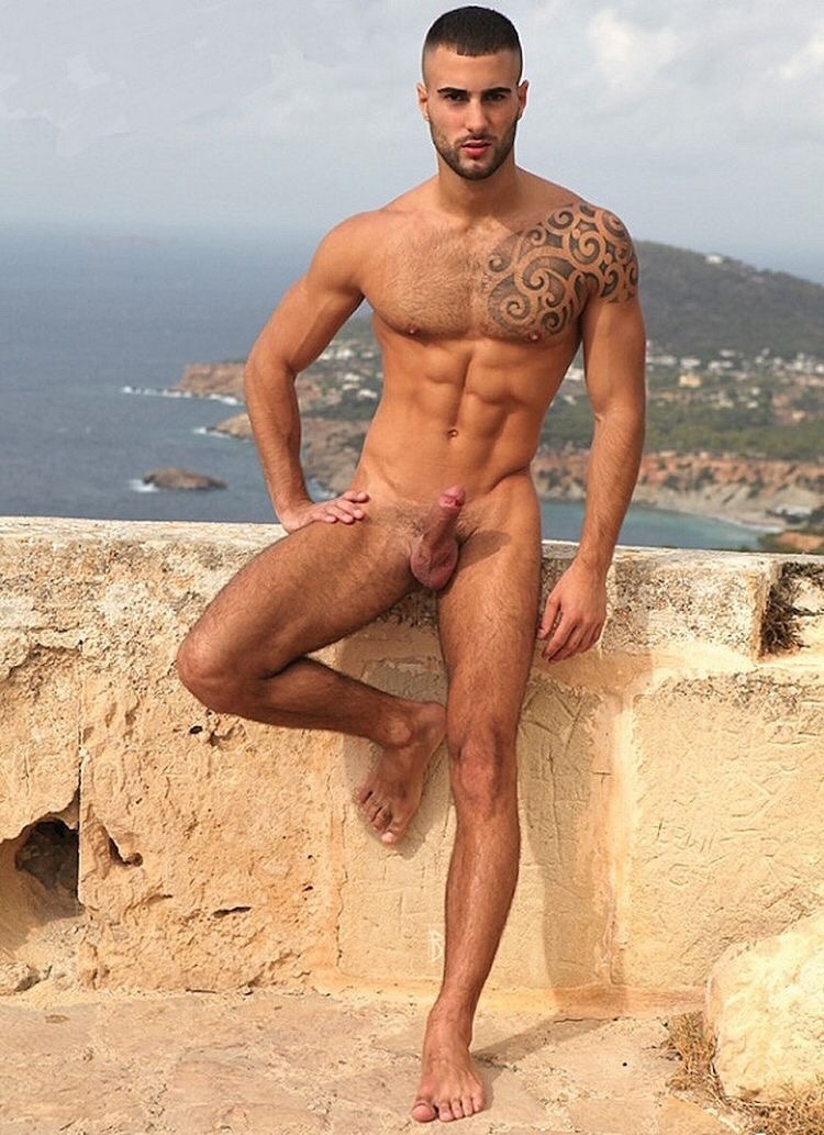 Photo by LeFoutre with the username @LeFoutre, posted on September 17, 2020. The post is about the topic Men naked from head to toe and the text says 'Vacation cock'