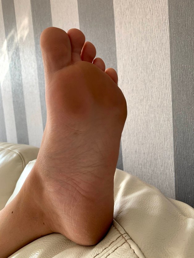 Photo by Nipple1 with the username @Nipple1, who is a verified user,  June 5, 2022 at 8:08 PM and the text says 'Beautiful feet'