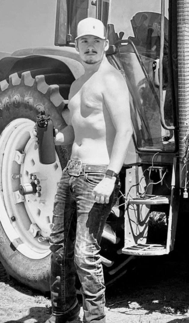 Photo by Idkjl with the username @Idkjl,  September 11, 2022 at 10:44 PM. The post is about the topic Gay Amateur and the text says 'i will take his tractor for a ride ;-) maybe a couple times'