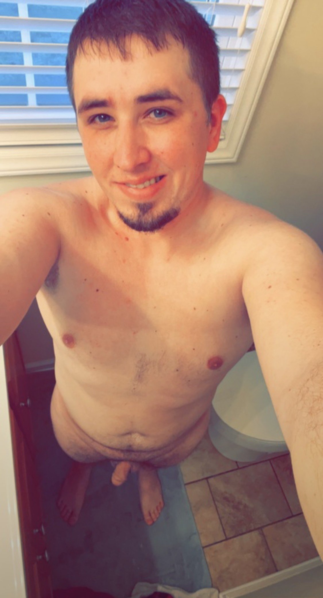 Album by Idkjl with the username @Idkjl,  November 7, 2022 at 1:36 AM. The post is about the topic Gay Amateur and the text says 'Anybody else want to fuck this hot young redneck bottom???'