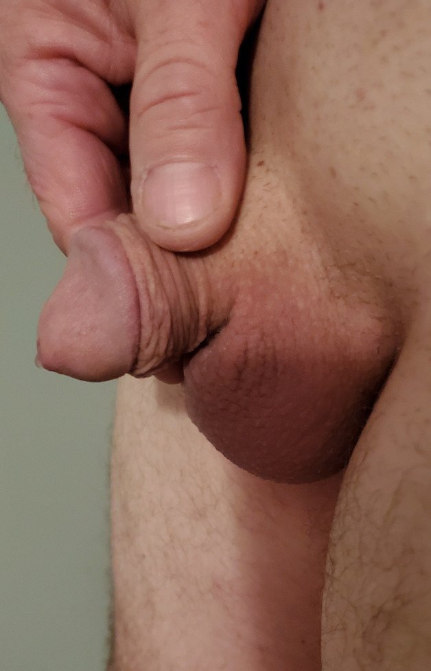 Photo by 28uoc with the username @28uoc,  January 18, 2023 at 11:45 PM. The post is about the topic SPH Small Penis Humiliation and the text says 'who likes it?'