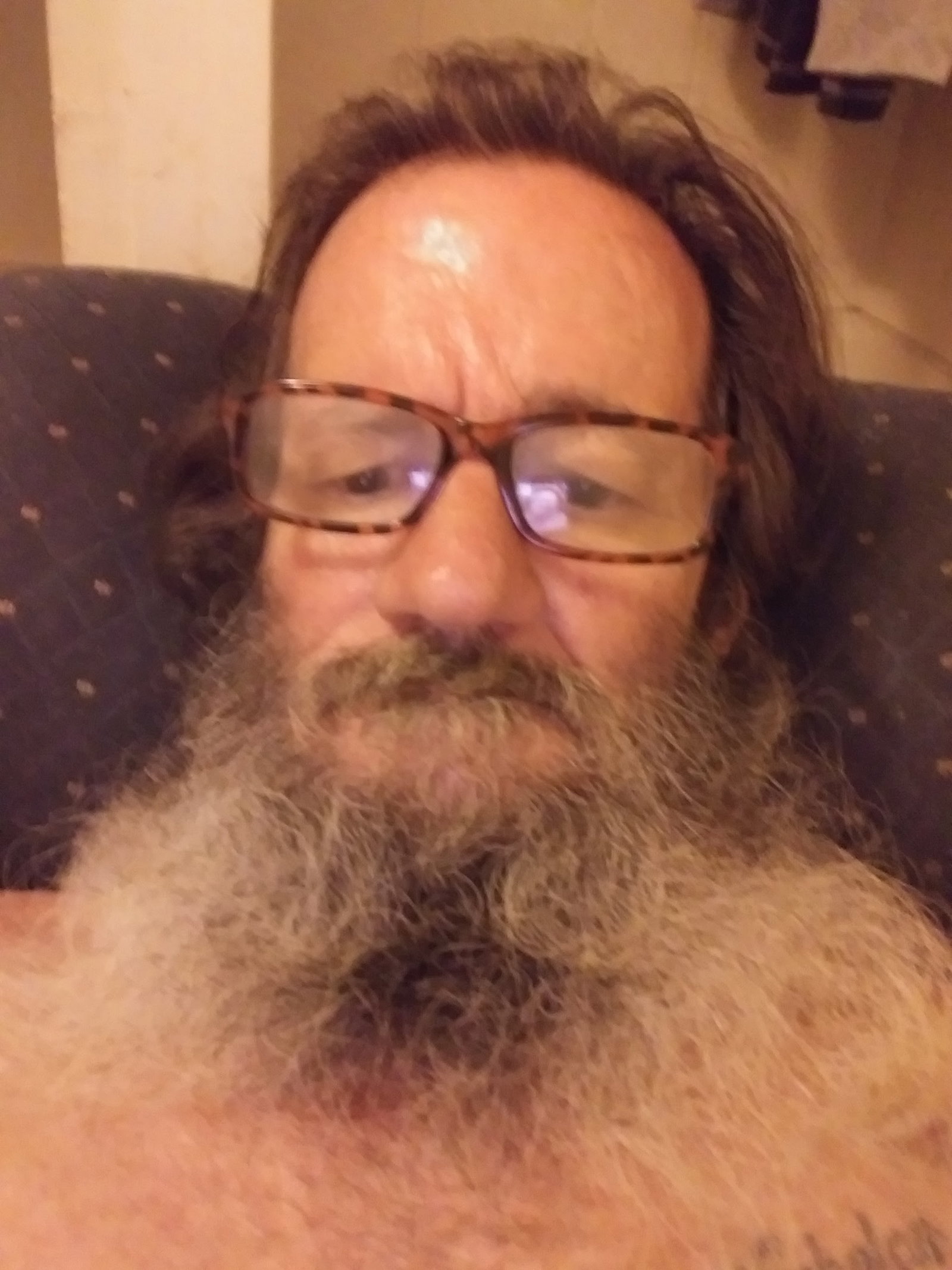 Photo by Efin63 with the username @Efin63,  January 10, 2021 at 4:19 AM and the text says 'Just an old hippie that enjoy the visual and the taste of a good woman'