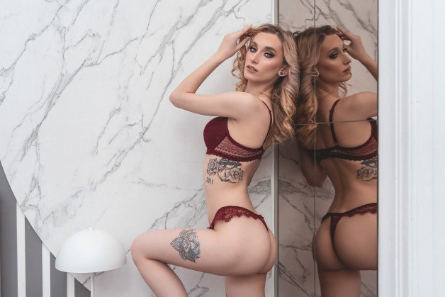 Photo by lissamonroe with the username @lissamonroe, who is a star user,  March 29, 2021 at 8:02 PM. The post is about the topic Ass and the text says '✩ #This mirror can`t say anything nice to me
✩ #Will you do it?💋
🔞 https://www.webgirls.cam/en/chat/LissaMonroe#!/'