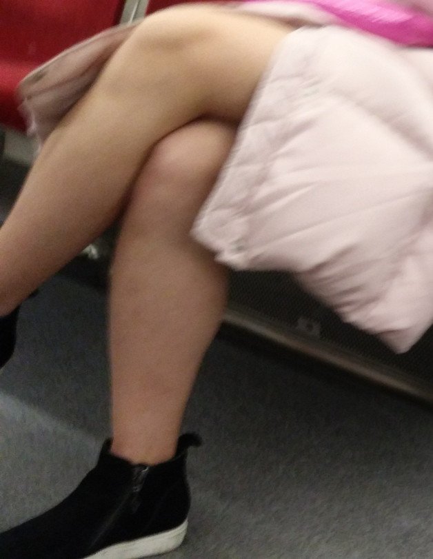 Photo by hardlytryanne with the username @hardlytryanne,  February 25, 2021 at 1:30 PM. The post is about the topic Creepshots and the text says 'creeps'