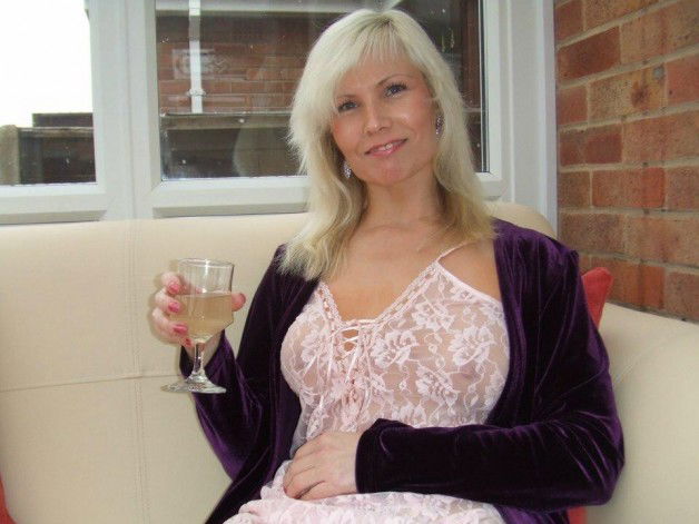 Photo by thegrannydaddy with the username @thegrannydaddy,  May 20, 2016 at 12:40 PM and the text says 'fanofmature:

British milf Liz


holy fuck! wow!i want to lick her asshole, looks sweeter than honey &lt;3 &lt;3 &lt;3 #milf  #mature  #sexy  #sweet  #hot  #beautiful'