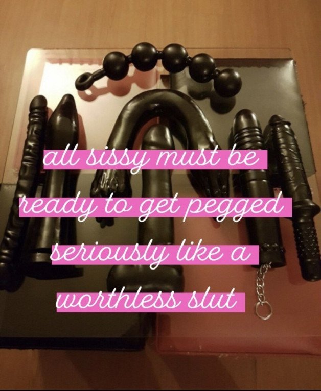 Photo by Camela123 with the username @Camela123,  January 31, 2021 at 10:27 PM. The post is about the topic Submissive Slaves and the text says 'message me if you need mistress'