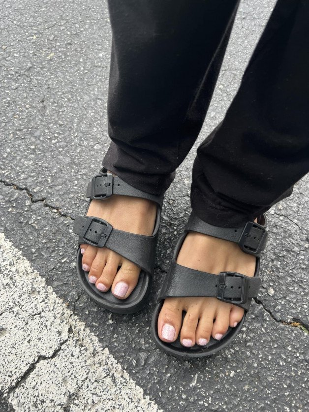 Photo by notbutterguy with the username @notbutterguy,  October 2, 2023 at 3:18 PM. The post is about the topic Sandals feet