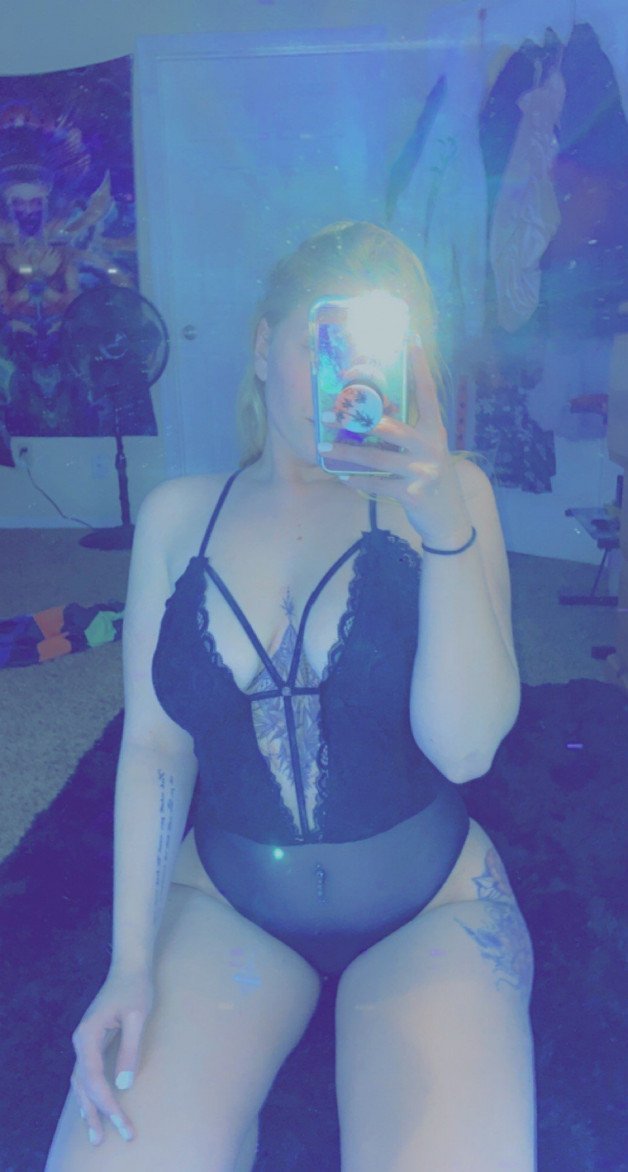 Photo by xxkatalayaxx with the username @xxkatalayaxx,  February 4, 2021 at 3:06 AM and the text says 'ask me about custom content, I will get you off I promise 😘😈'