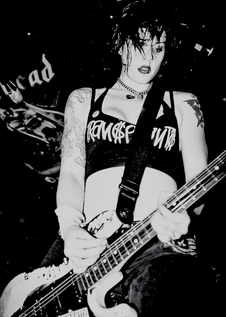 Photo by earlgreyatmidnight with the username @earlgreyatmidnight,  November 23, 2018 at 7:56 PM and the text says '#the  #distillers  #brody  #dalle  #music  #punk  #rock'