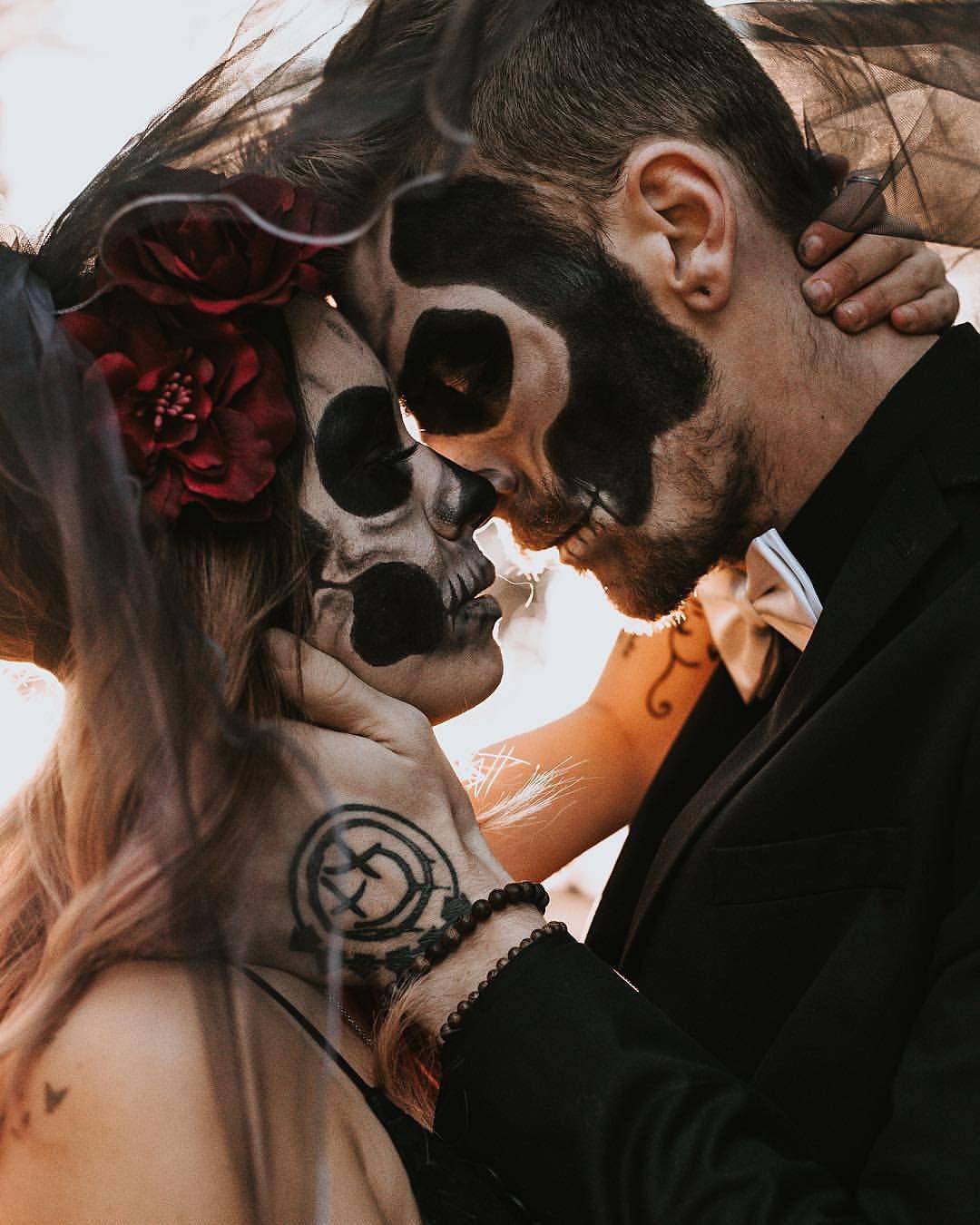 Photo by earlgreyatmidnight with the username @earlgreyatmidnight,  November 2, 2018 at 9:38 PM and the text says '#dia  #de  #los  #muertos  #autumn  #couple  #love  #tattoo  #tattoos  #costumes  #blink  #182'